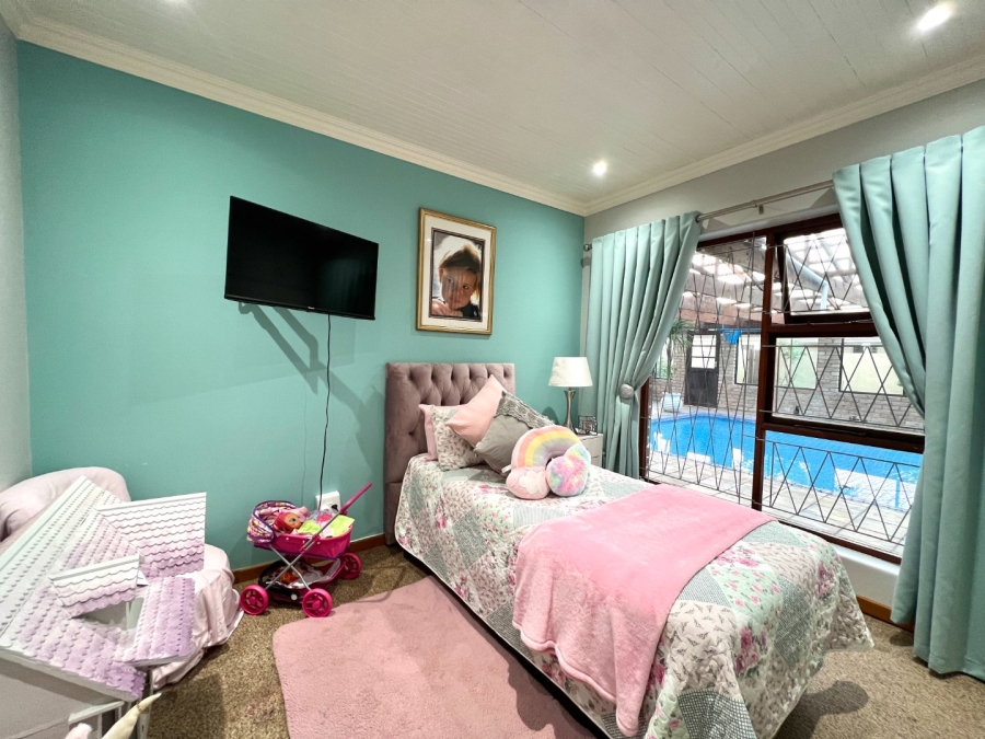 4 Bedroom Property for Sale in Walmer Downs Eastern Cape